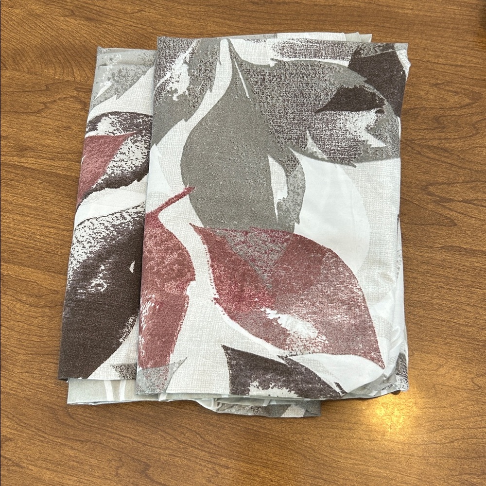 Sheet Set w/Geometric Patterned Fabric - Picture 3 of 4